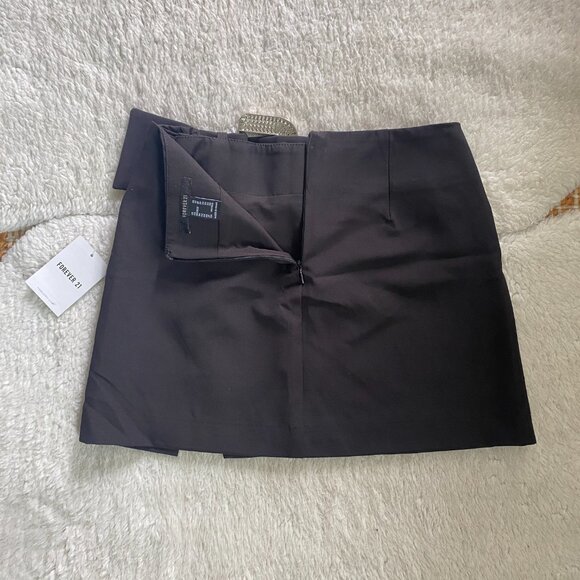 Forever 21 Black Mini Skirt w/ Oversized Rhinestone Buckle – XS – NWT - Picture 11 of 14